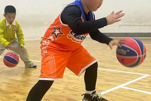 篮球运动员的体能训练视频
